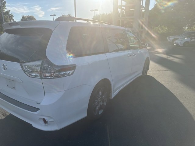 Used 2015 Toyota Sienna SE image 6