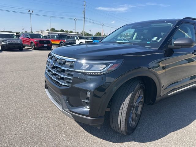 Used 2025 Ford Explorer Active w/ Active Comfort Package AWD/4WD image 28