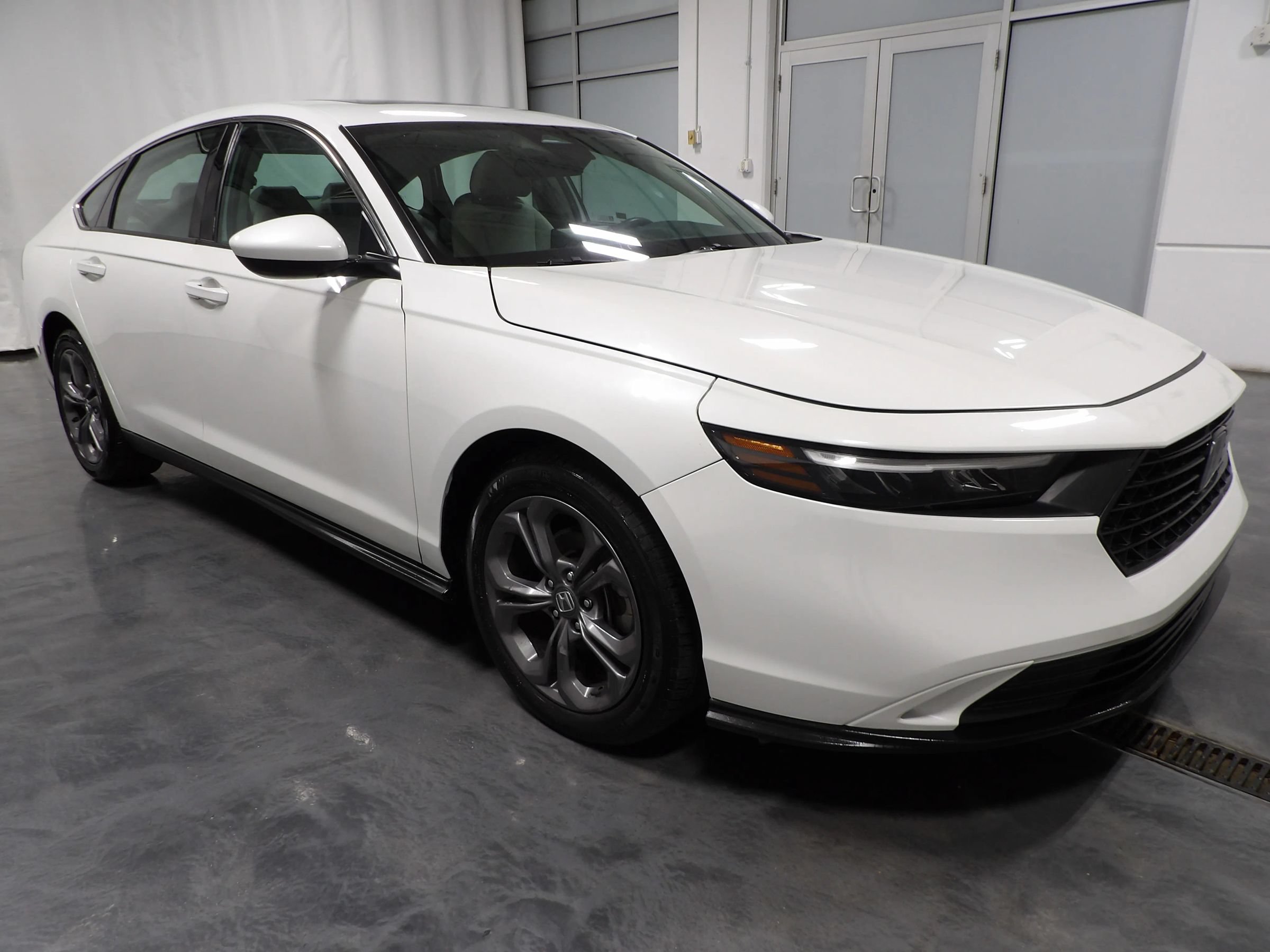 Used 2023 Honda Accord EX image 2