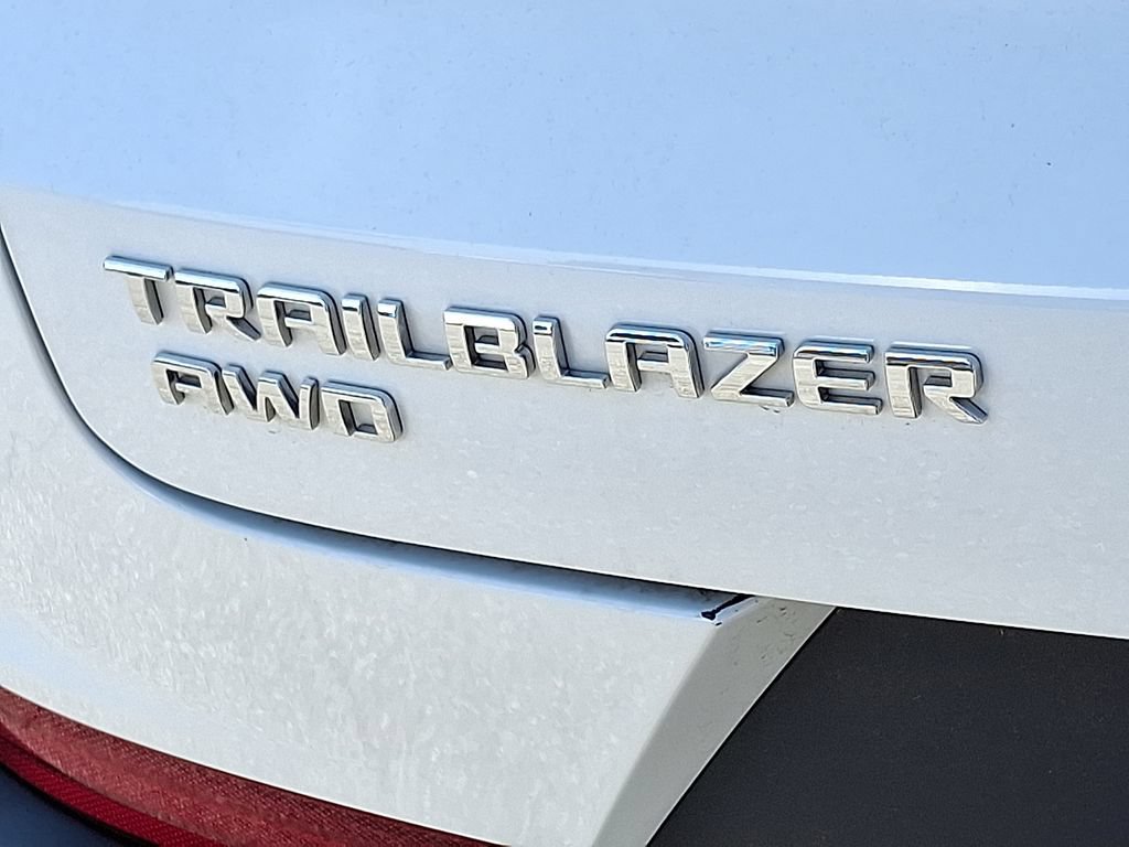 Used 2025 Chevrolet TrailBlazer LT AWD/4WD image 32