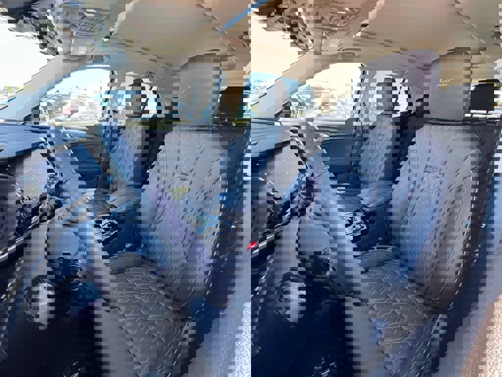 Used 2023 Buick Envision Avenir image 15