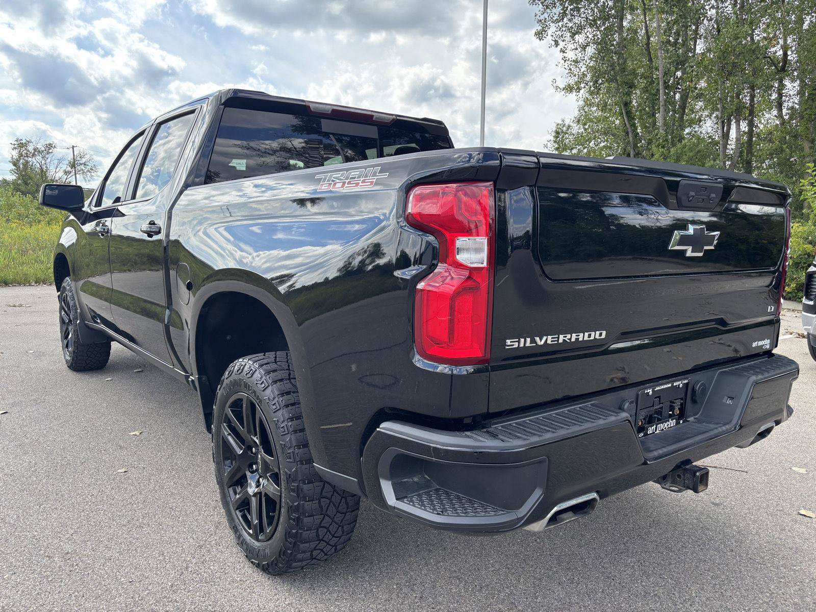 Used 2024 Chevrolet Silverado 1500 LT Trail Boss w/ Convenience Package II AWD/4WD image 5