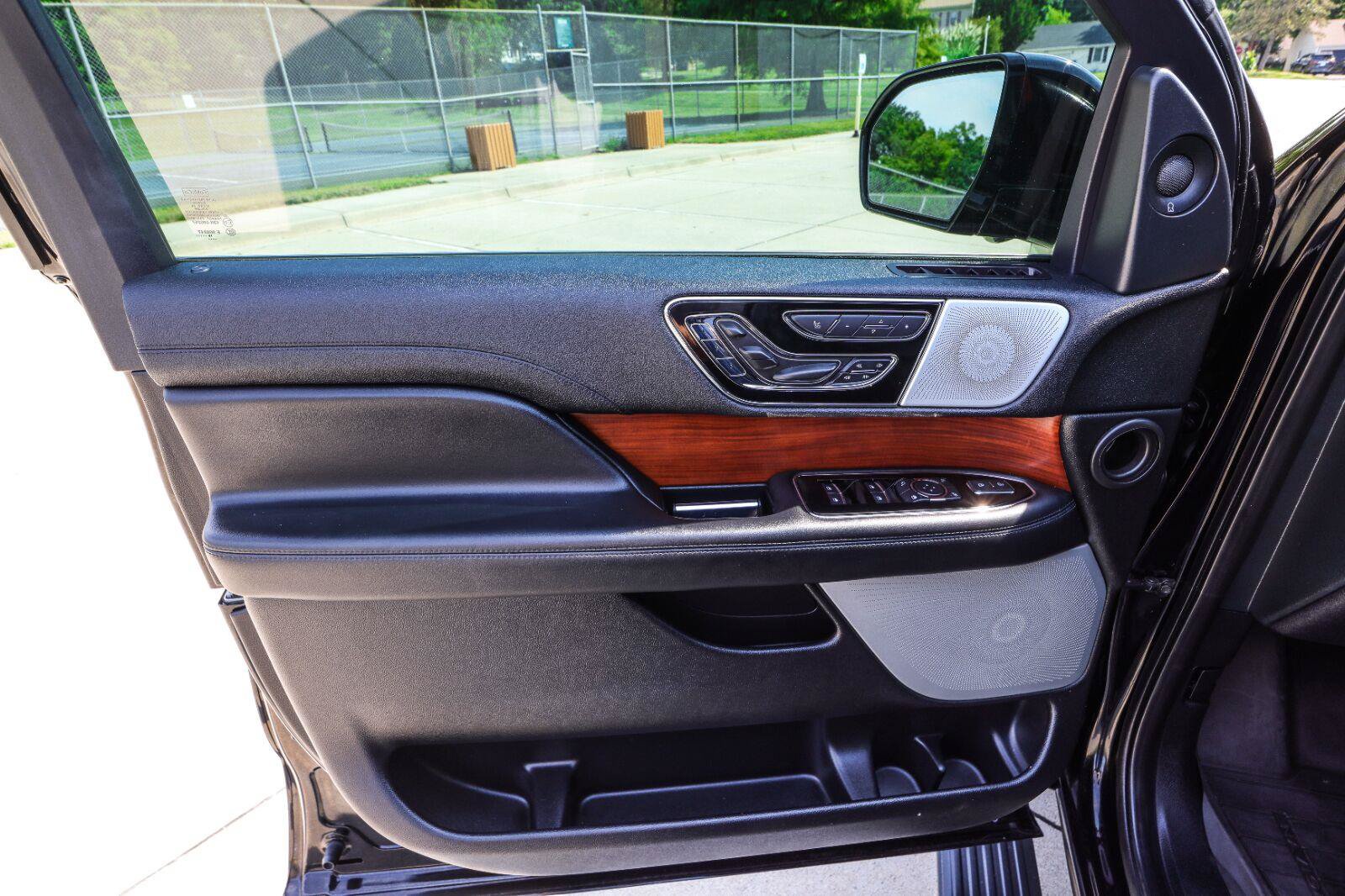 Used 2019 Lincoln Navigator Reserve w/ Cargo Package AWD/4WD image 43