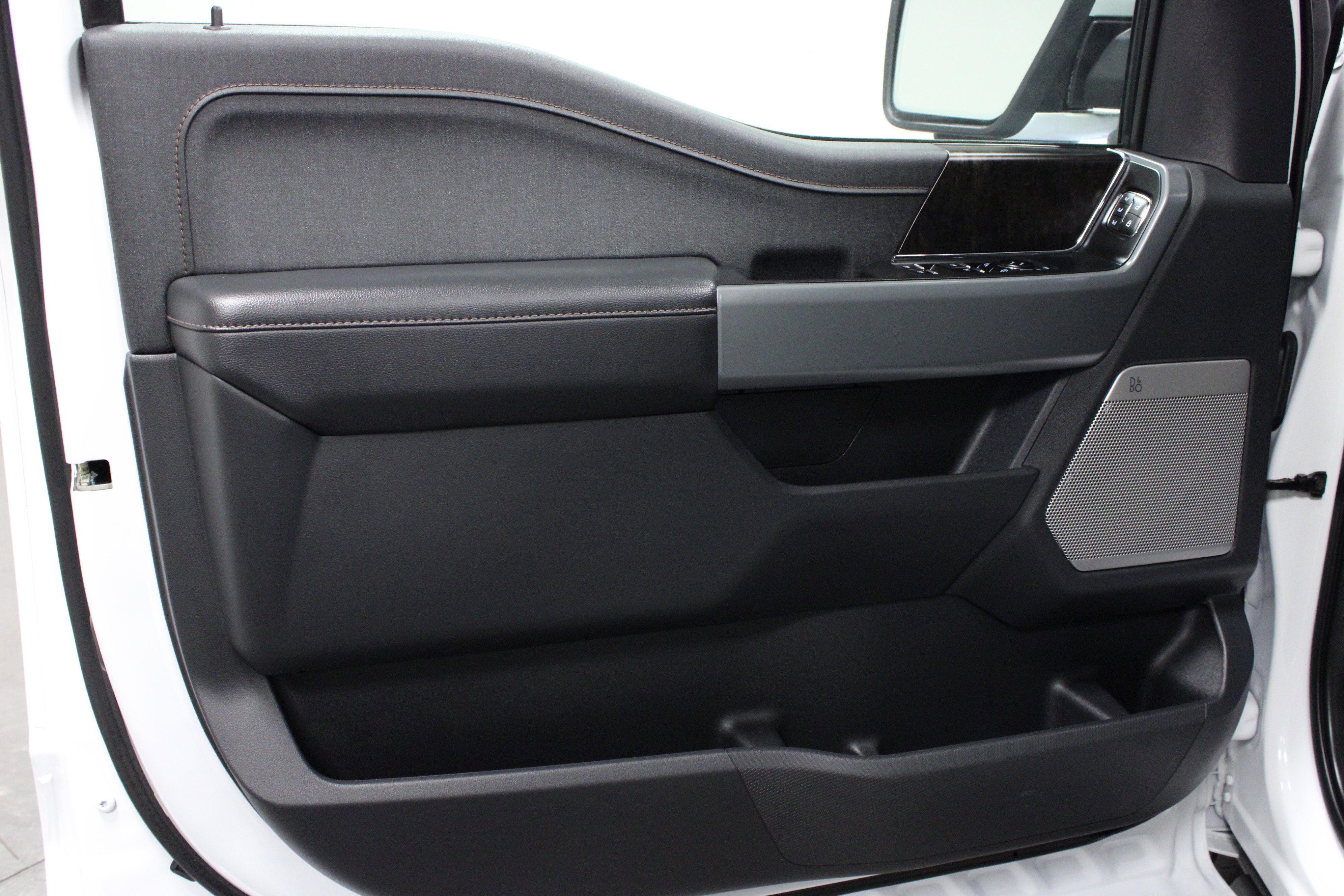 Used 2023 Ford F150 Lightning Lariat w/ Equipment Group 511A High image 11