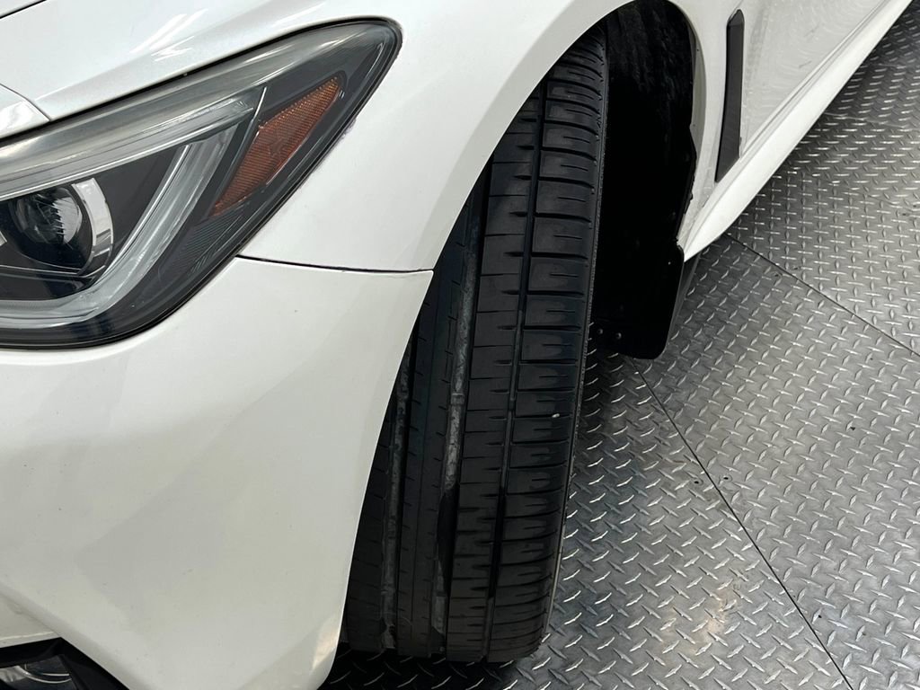 Used 2018 INFINITI Q60 3.0t Luxe RWD image 35