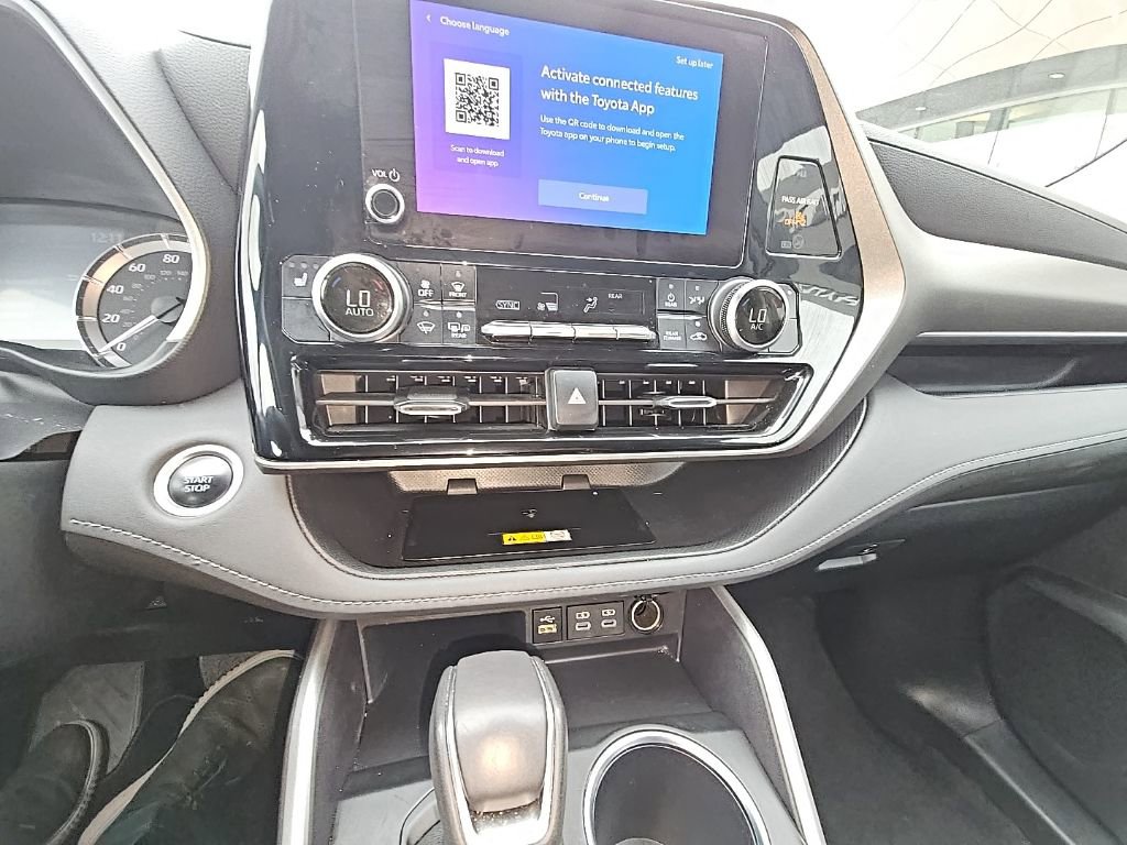 Used 2024 Toyota Highlander XLE image 14