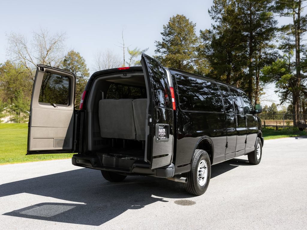 Used 2025 Chevrolet Express 3500 LS RWD image 6