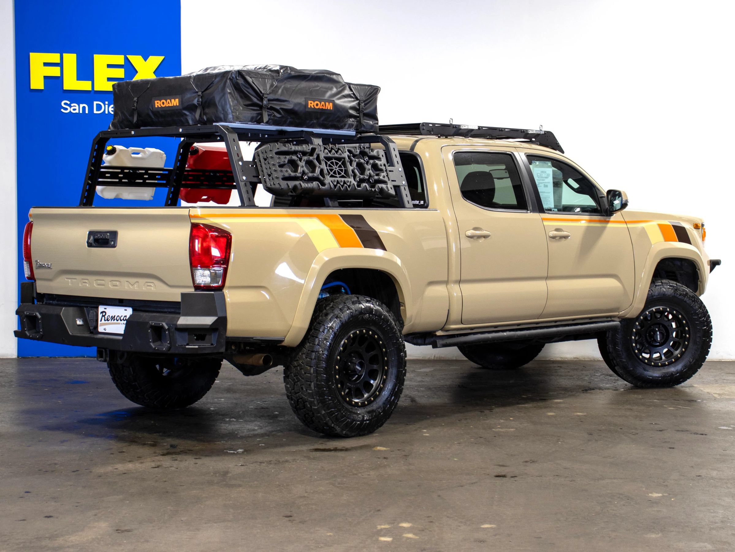 Used 2017 Toyota Tacoma TRD Sport w/ Premium & Technology Package AWD/4WD image 6