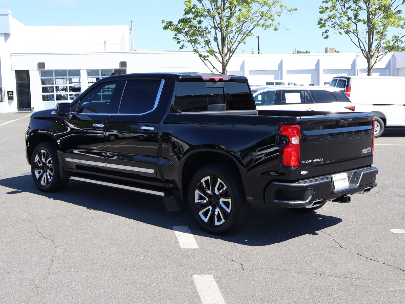 Used 2023 Chevrolet Silverado 1500 High Country w/ Technology Package AWD/4WD image 8