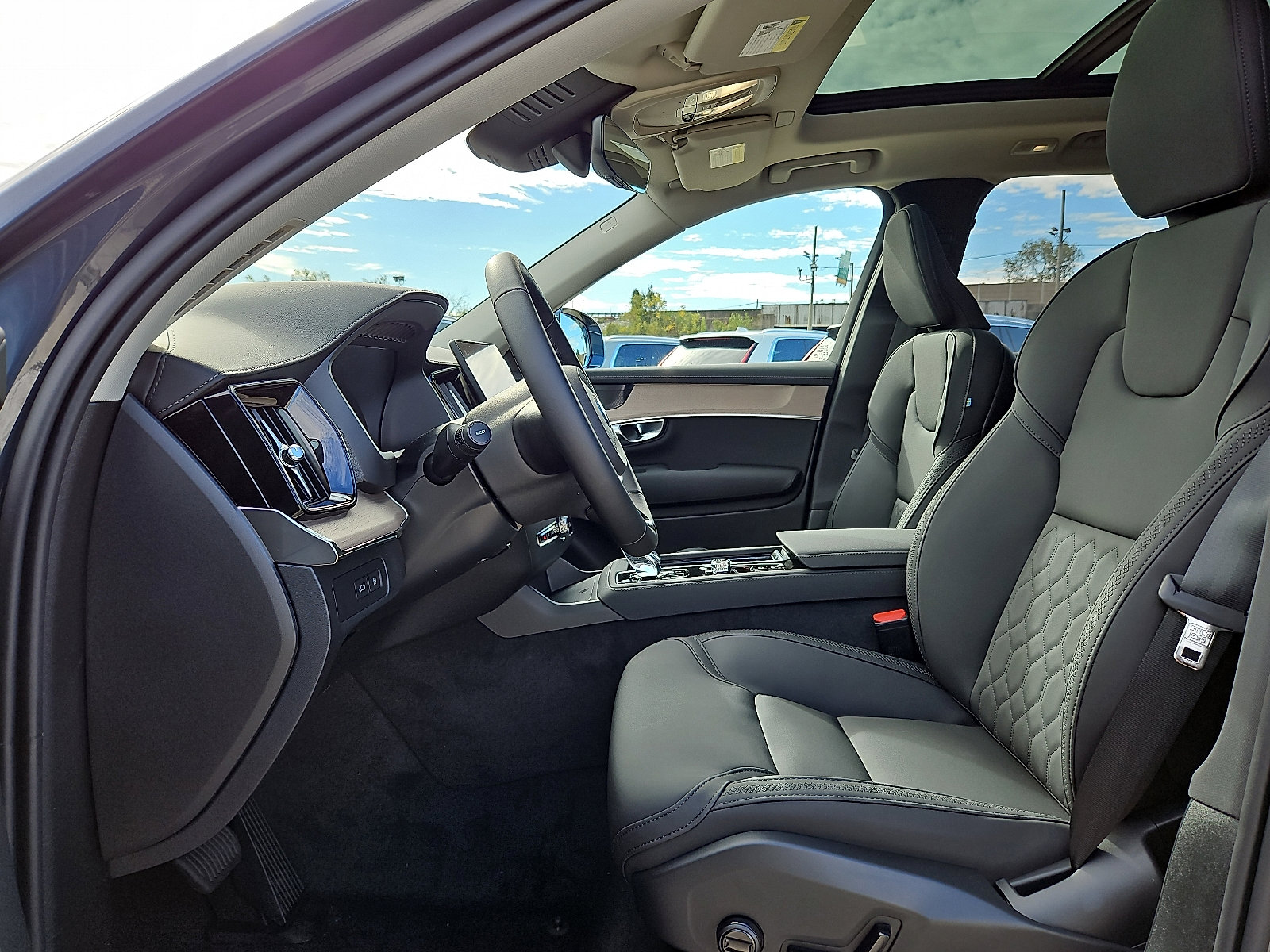 New 2026 Volvo XC90 T8 Plus image 11