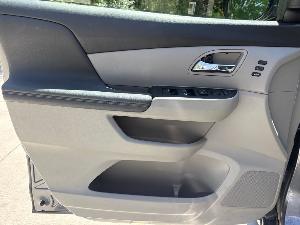 Used 2014 Honda Odyssey Touring Elite image 13