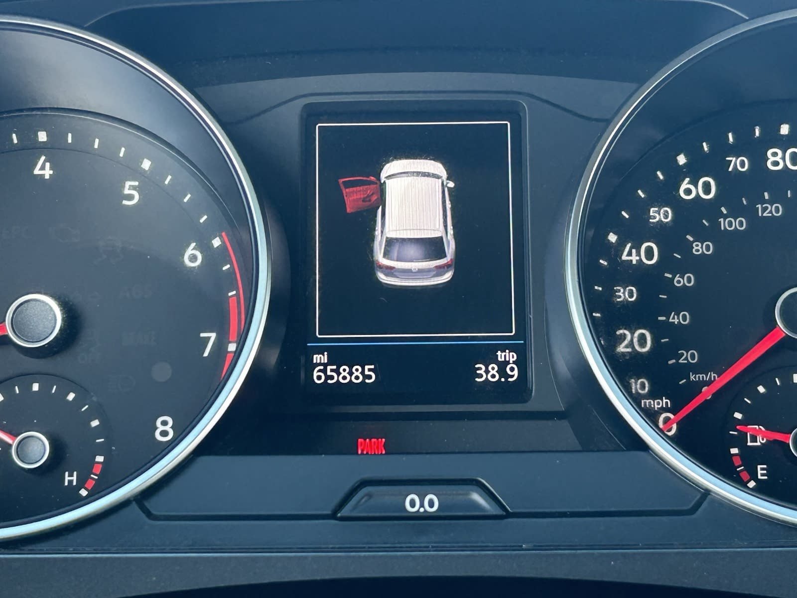 Used 2018 Volkswagen Tiguan SE AWD/4WD image 33