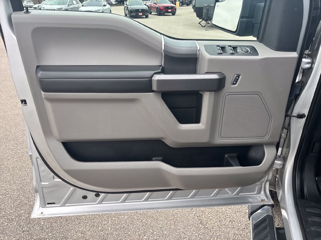 Used 2019 Ford F150 XLT w/ Equipment Group 302A Luxury AWD/4WD image 12