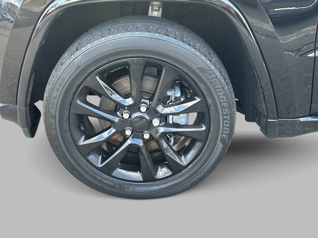 Certified 2022 Jeep Grand Cherokee Laredo X image 19