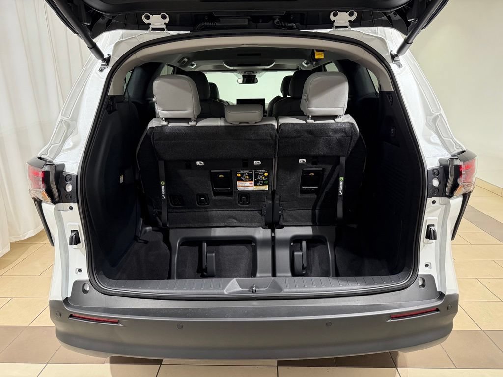 New 2026 Toyota Sienna XLE FWD image 11