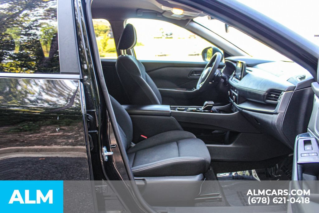 Used 2024 Nissan Rogue S AWD/4WD image 18