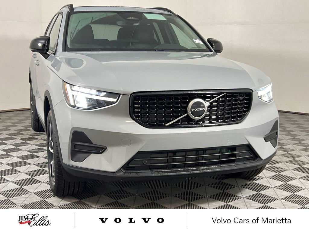 New 2026 Volvo XC40 B4 Core image 3