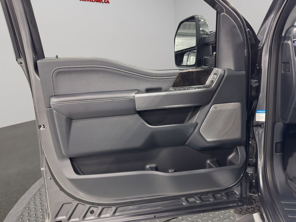 Used 2025 Ford F250 Lariat w/ Chrome Package image 17