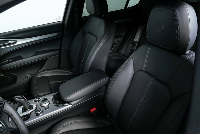 New 2025 Alfa Romeo Stelvio Sprint w/ Convenience Package video 2
