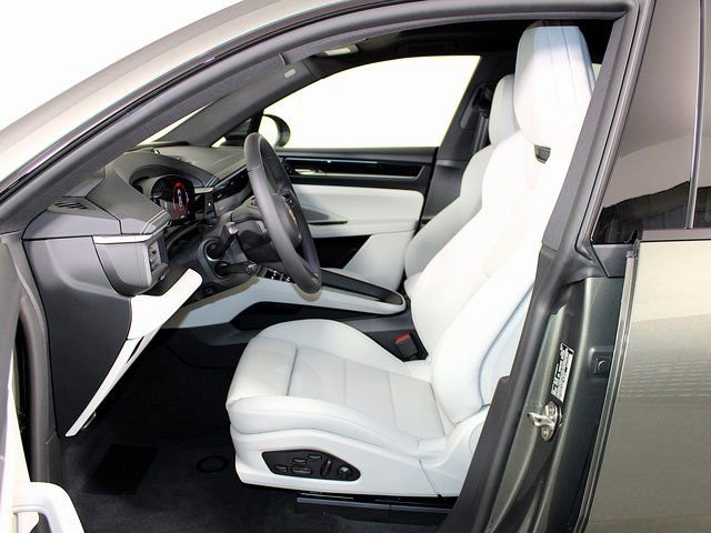 New 2025 Porsche Macan 4S Electric image 5