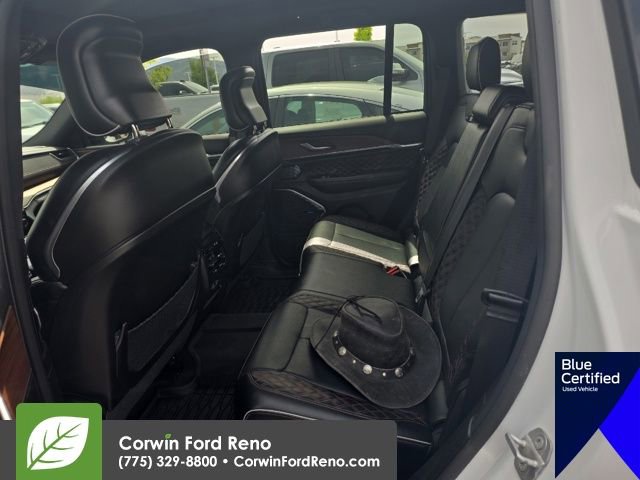 Used 2022 Jeep Grand Cherokee Summit w/ Advanced Protech Group IV AWD/4WD image 11