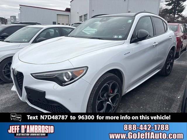 Used 2022 Alfa Romeo Stelvio Veloce AWD/4WD image 1
