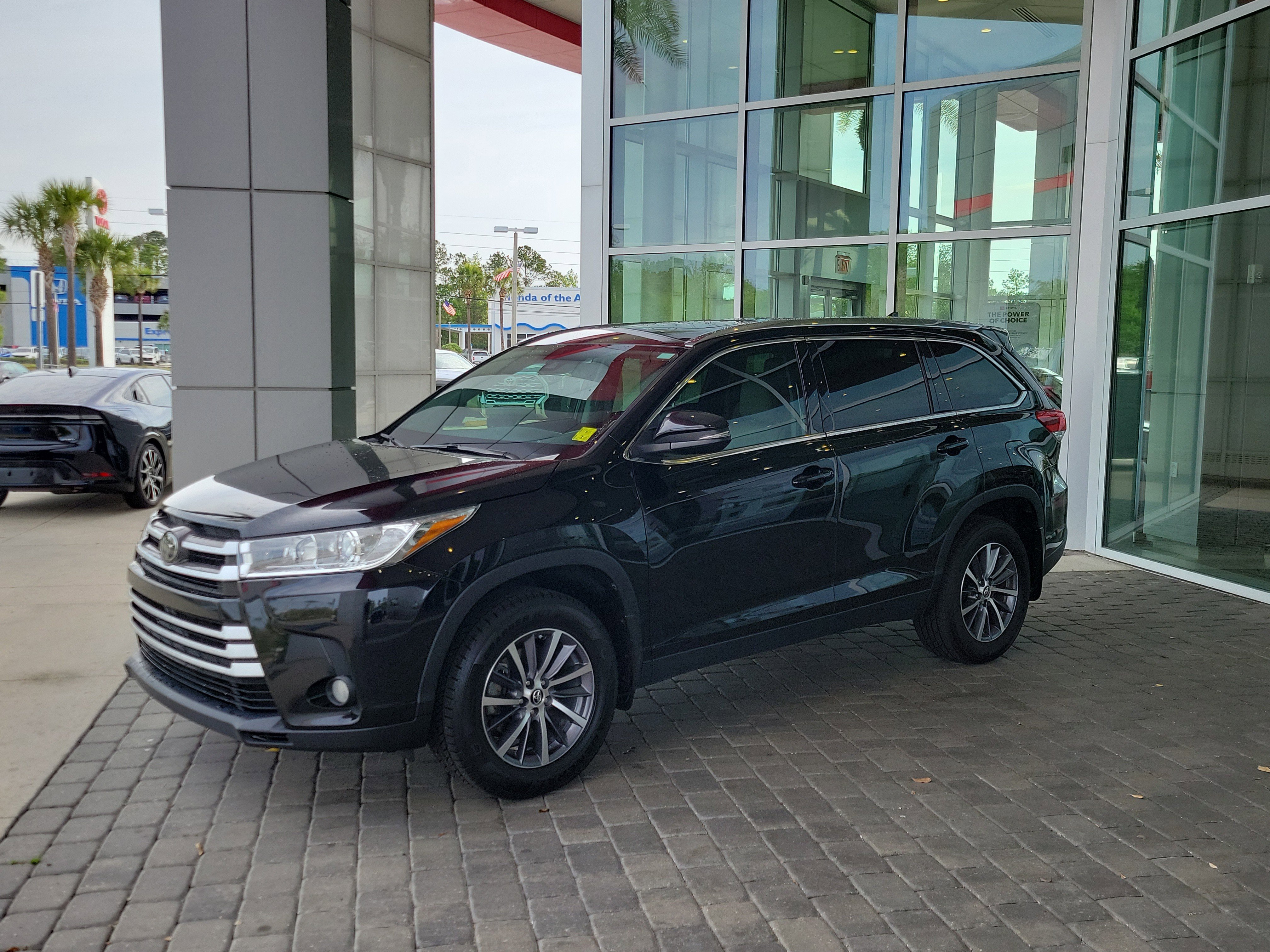 Used 2019 Toyota Highlander XLE image 1