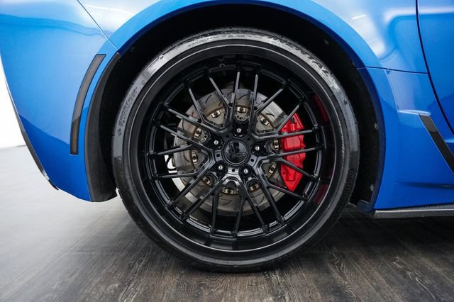 Used 2015 Chevrolet Corvette Z06 w/ 3LZ Preferred Equipment Group RWD image 37