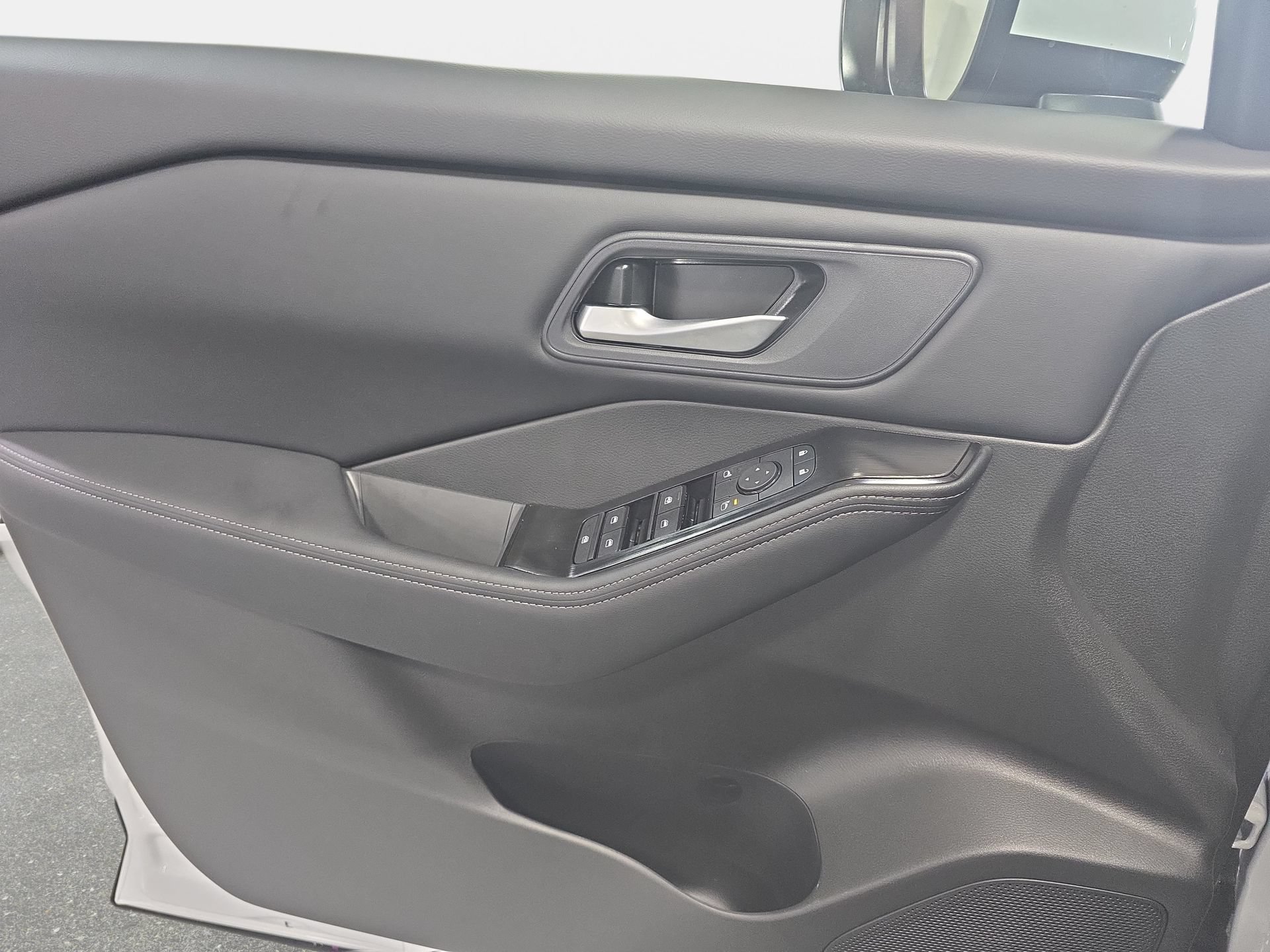 New 2026 Nissan Rogue SV w/ Cold Weather Package FWD image 26