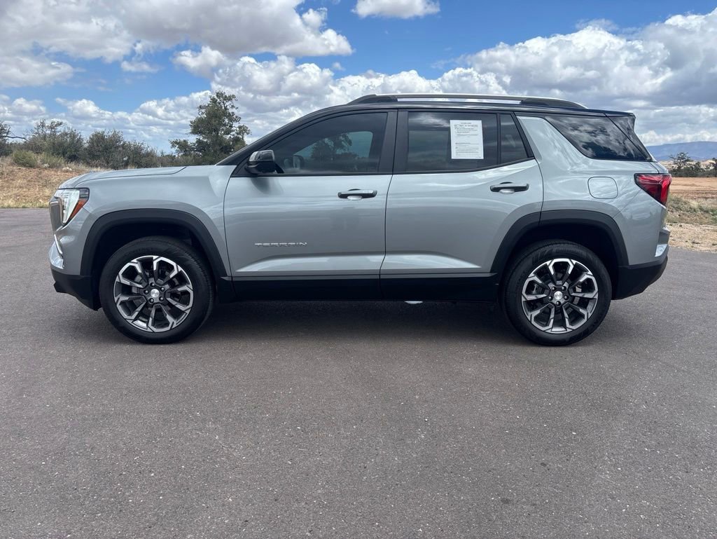 Used 2025 GMC Terrain Elevation w/ Elevation Premium Package AWD/4WD image 7