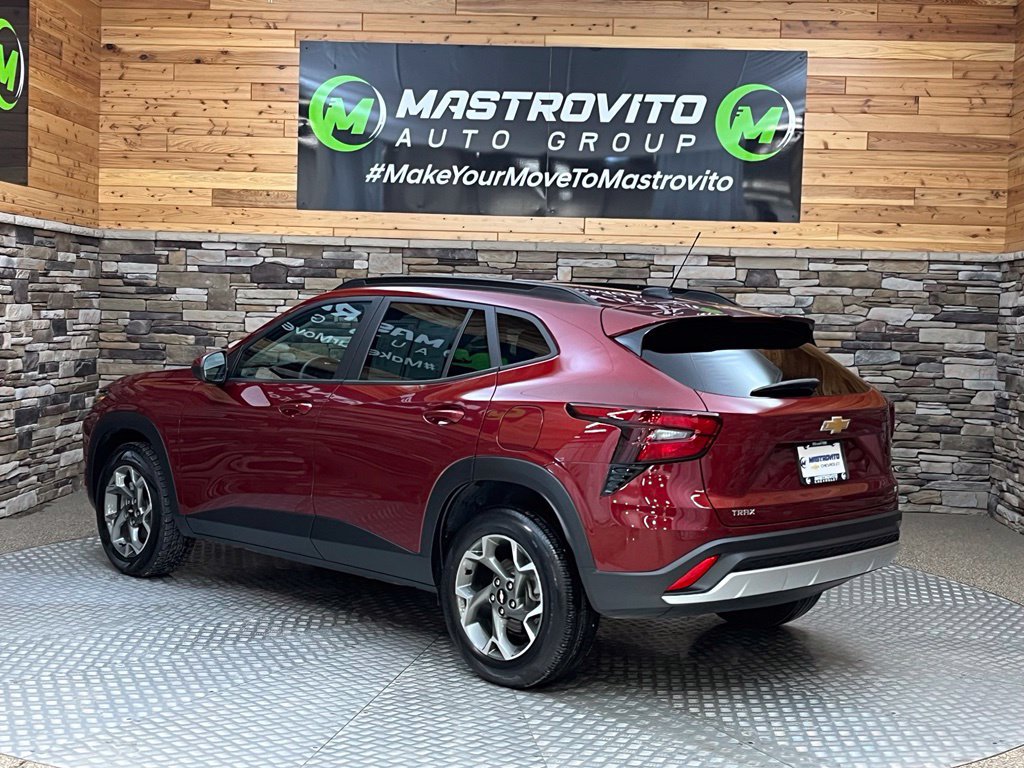 Used 2024 Chevrolet Trax LT w/ Driver Confidence Package FWD image 11