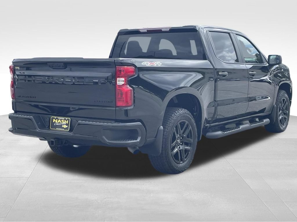Used 2023 Chevrolet Silverado 1500 Custom w/ 2.7L Blackout Package AWD/4WD video 3