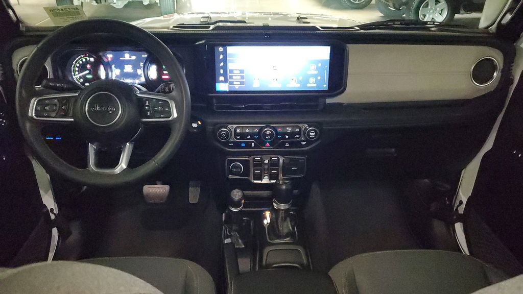 Used 2024 Jeep Wrangler Unlimited Sahara image 11