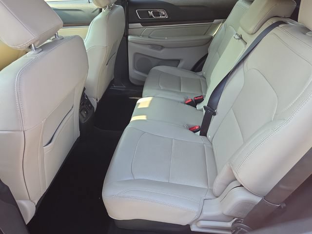 Used 2018 Ford Explorer Limited w/ Equipment Group 301A FWD image 12