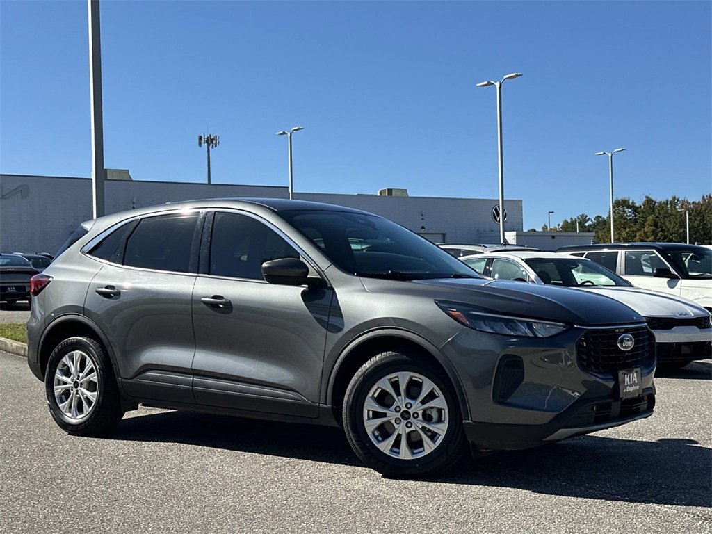 Used 2023 Ford Escape Active w/ Tech Pack #2 image 1
