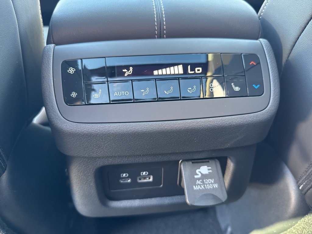 New 2025 Nissan Pathfinder Platinum w/ Black Appearance Package image 14