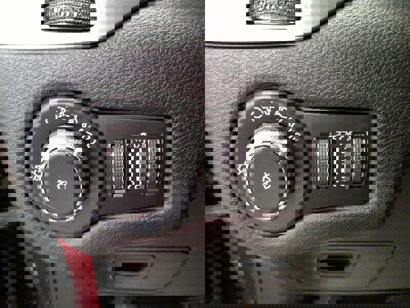 Used 2019 Jeep Cherokee Latitude Plus w/ Cold Weather Group image 21