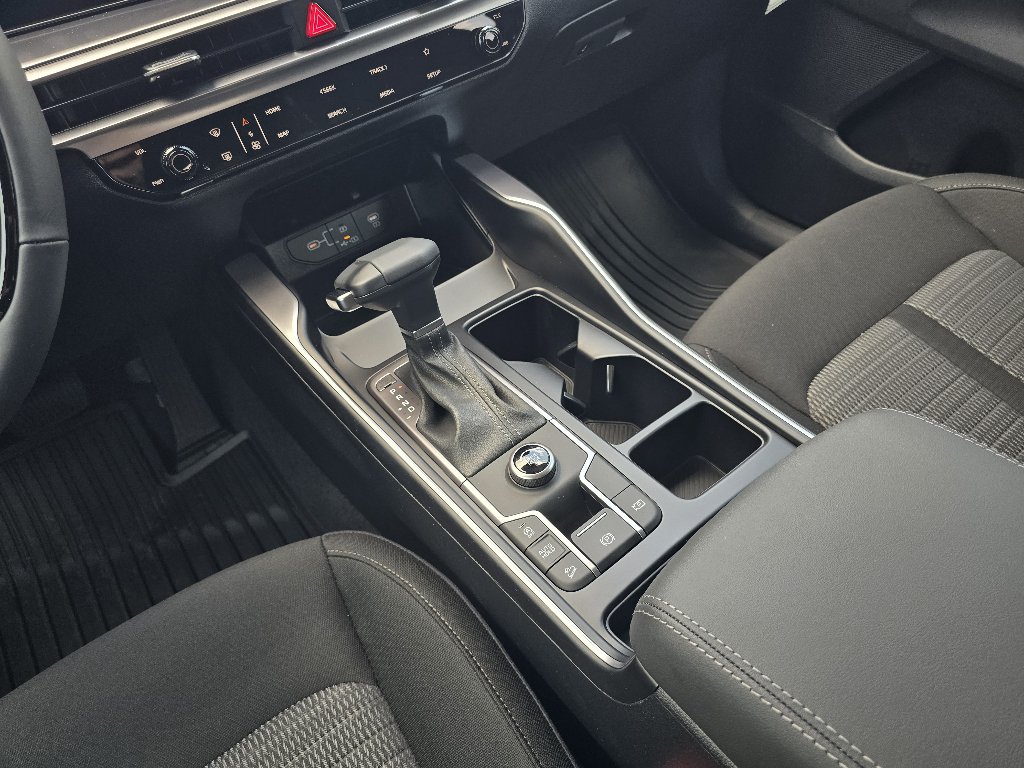 New 2026 Kia Sorento LX FWD image 9