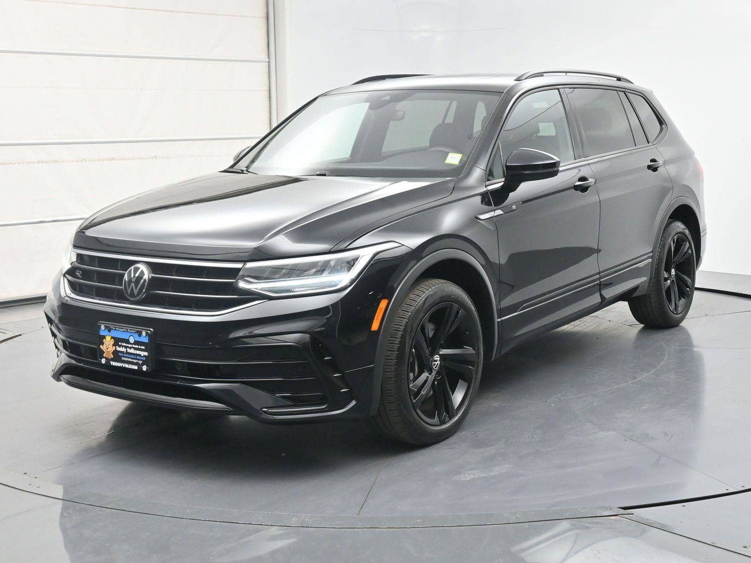 Used 2024 Volkswagen Tiguan SE R-Line