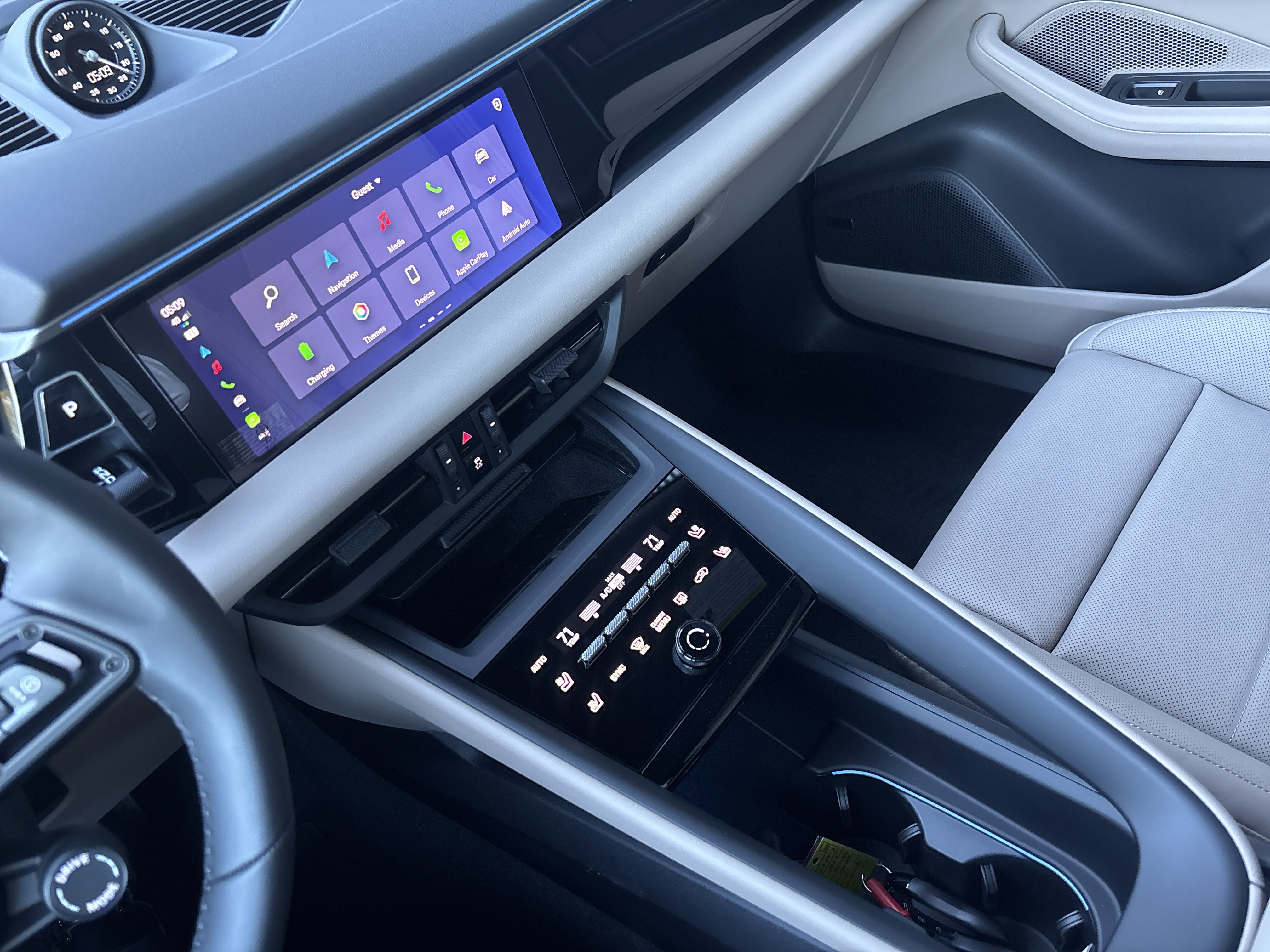 Used 2025 Porsche Macan Electric image 18