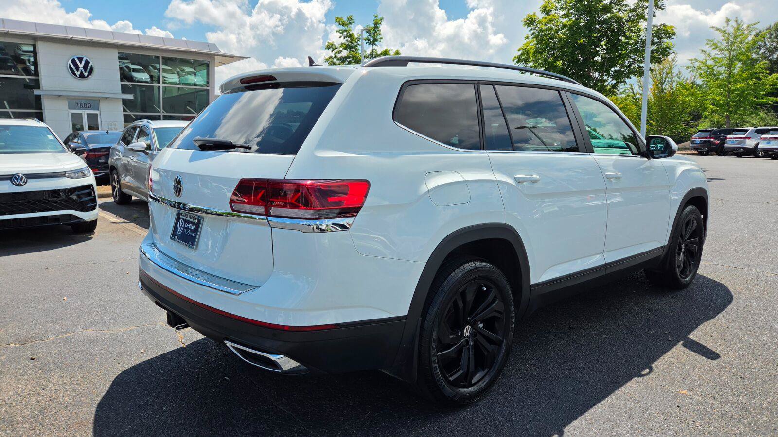 Certified 2023 Volkswagen Atlas SE w/ Black Wheel Package FWD image 4