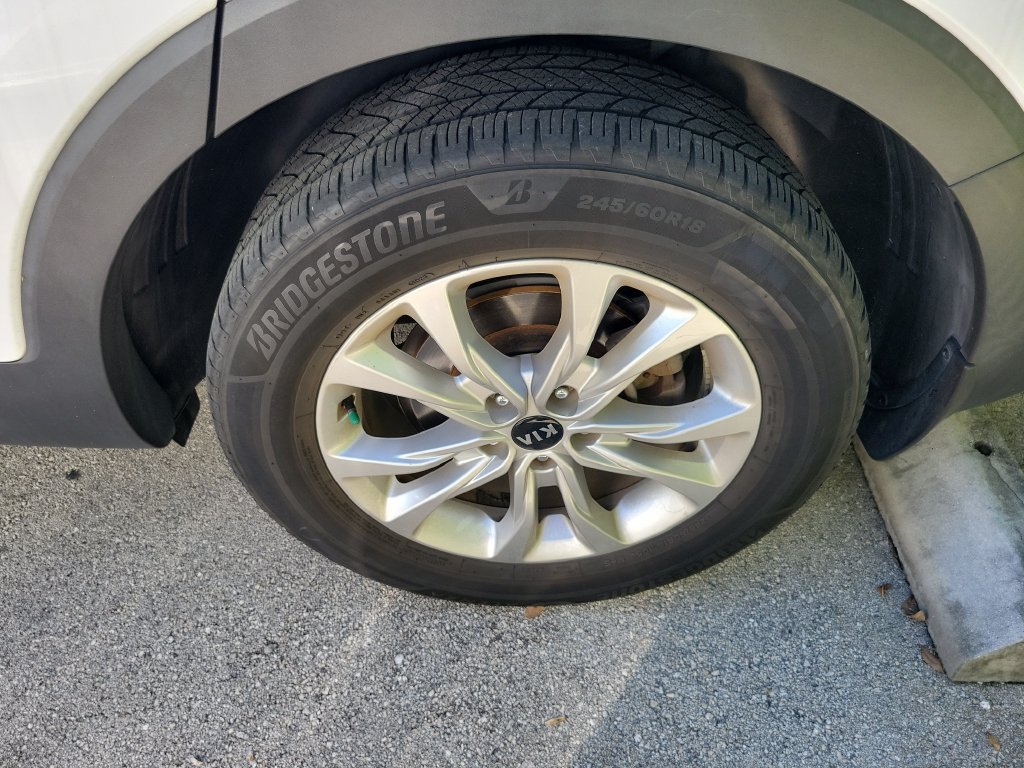 Used 2021 Kia Telluride LX AWD/4WD image 6