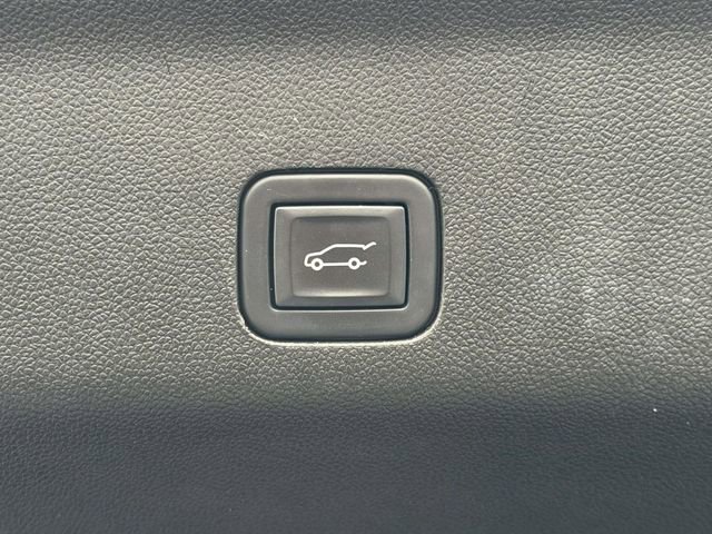 Used 2023 GMC Yukon Denali image 9