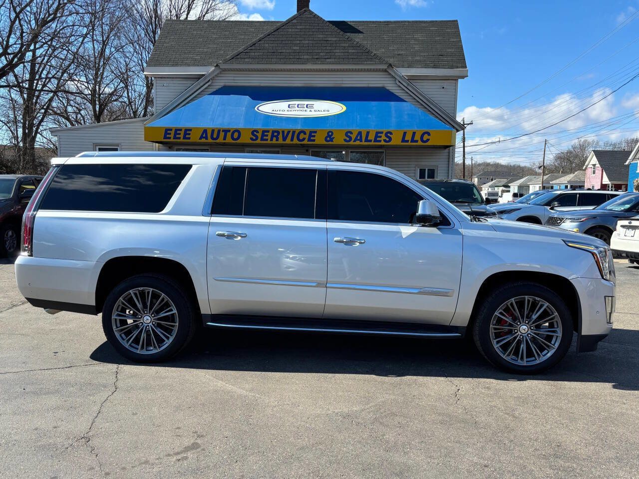 Used 2019 Cadillac Escalade ESV Luxury w/ LPO, Radiant Package image 1