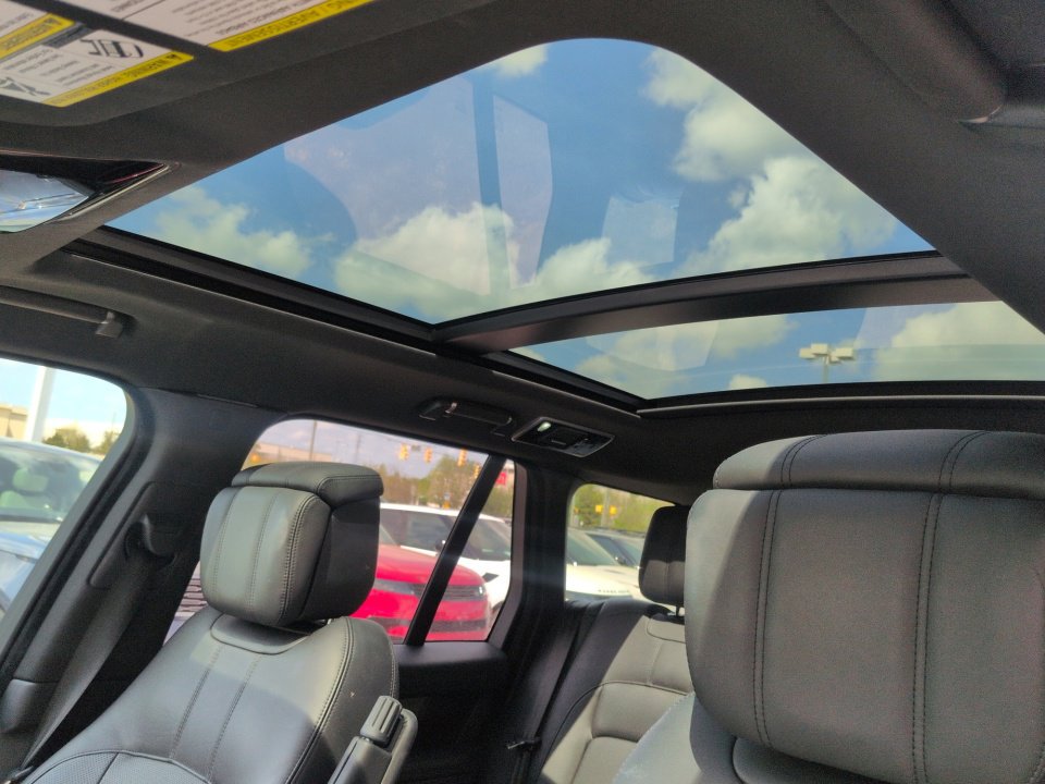 Used 2019 Land Rover Range Rover HSE image 21