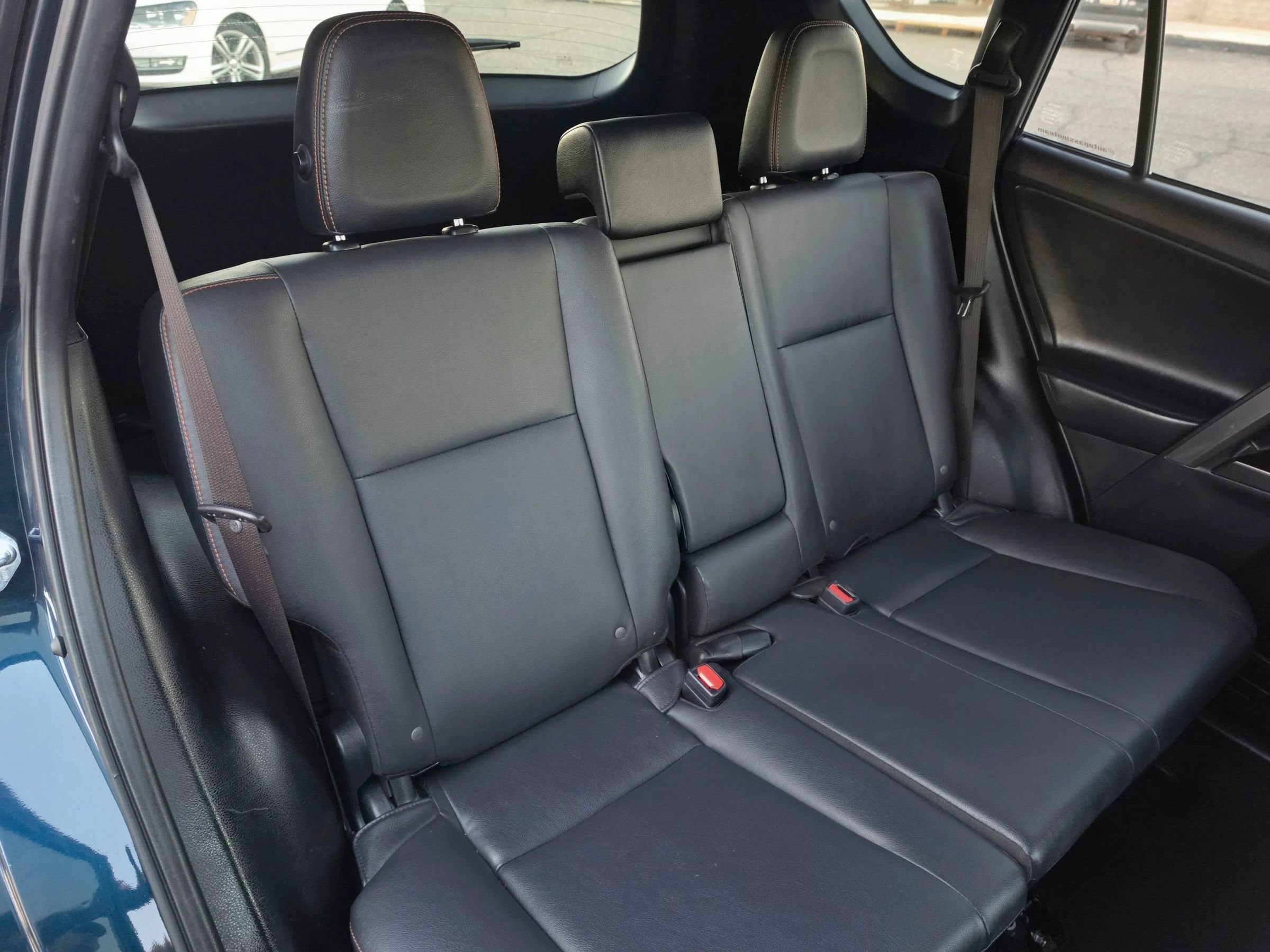 Used 2018 Toyota RAV4 SE FWD image 33
