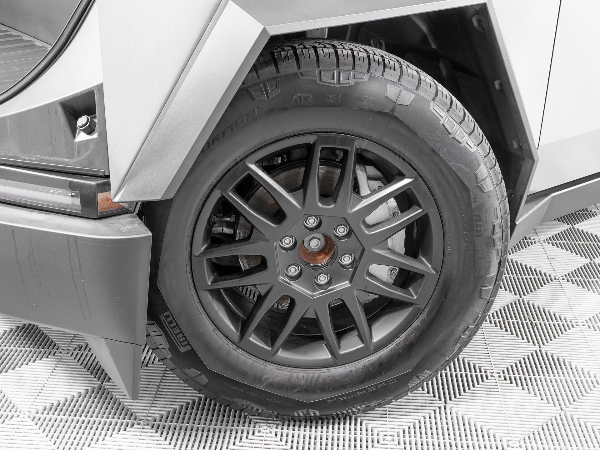 Used 2025 Tesla Cybertruck AWD Crew Cab image 34