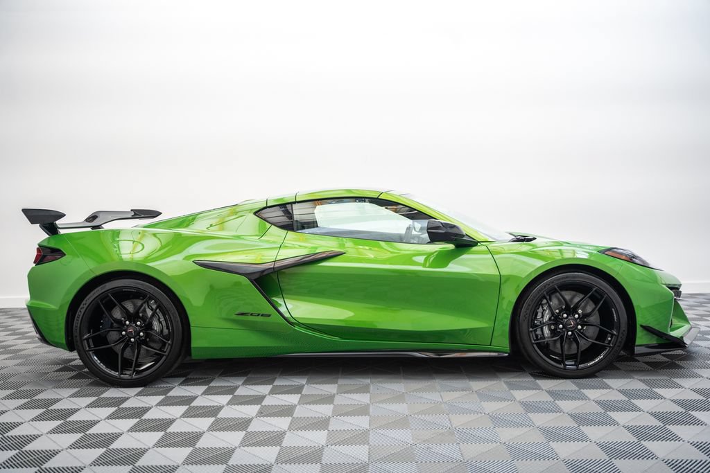 New 2026 Chevrolet Corvette Z06 w/ Z07 Performance Package RWD image 4