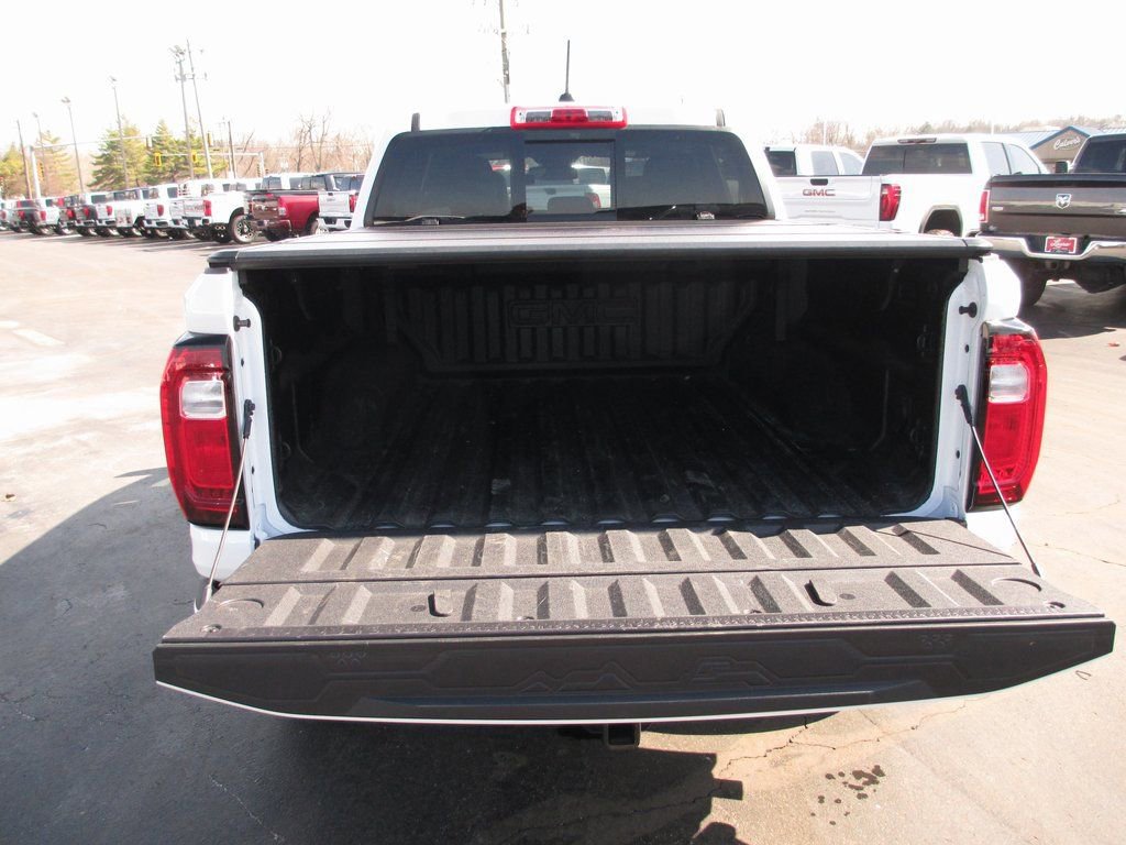 Used 2026 GMC Canyon AT4 image 9