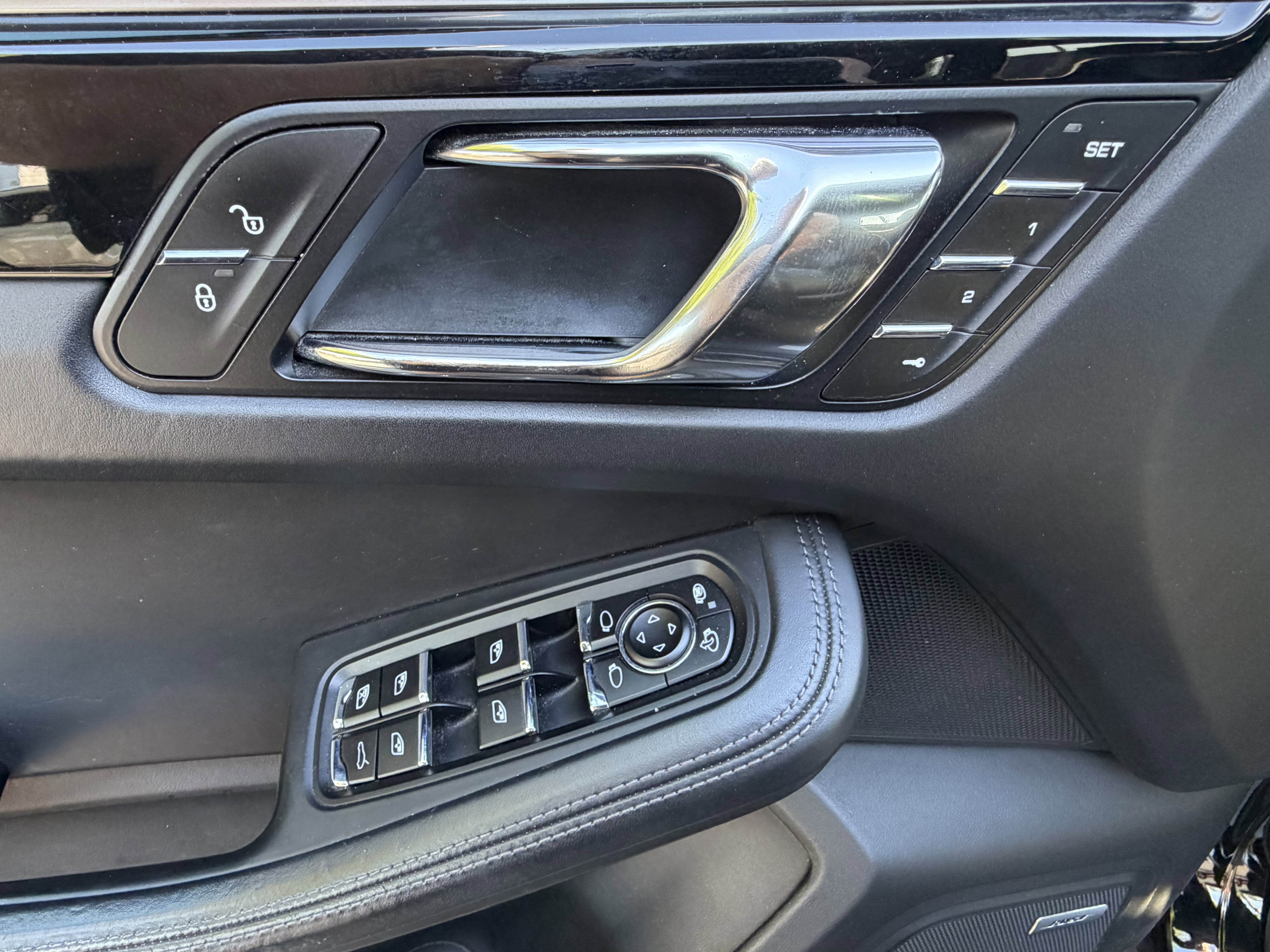 Used 2016 Porsche Macan Turbo AWD/4WD image 13